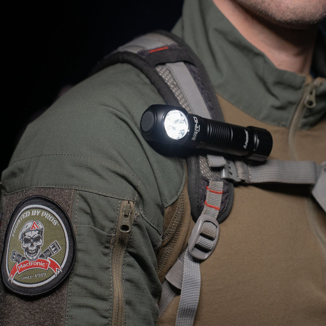 BLACK EYE R40 | 4000 Lumen Right-Angle Flashlight - Okae